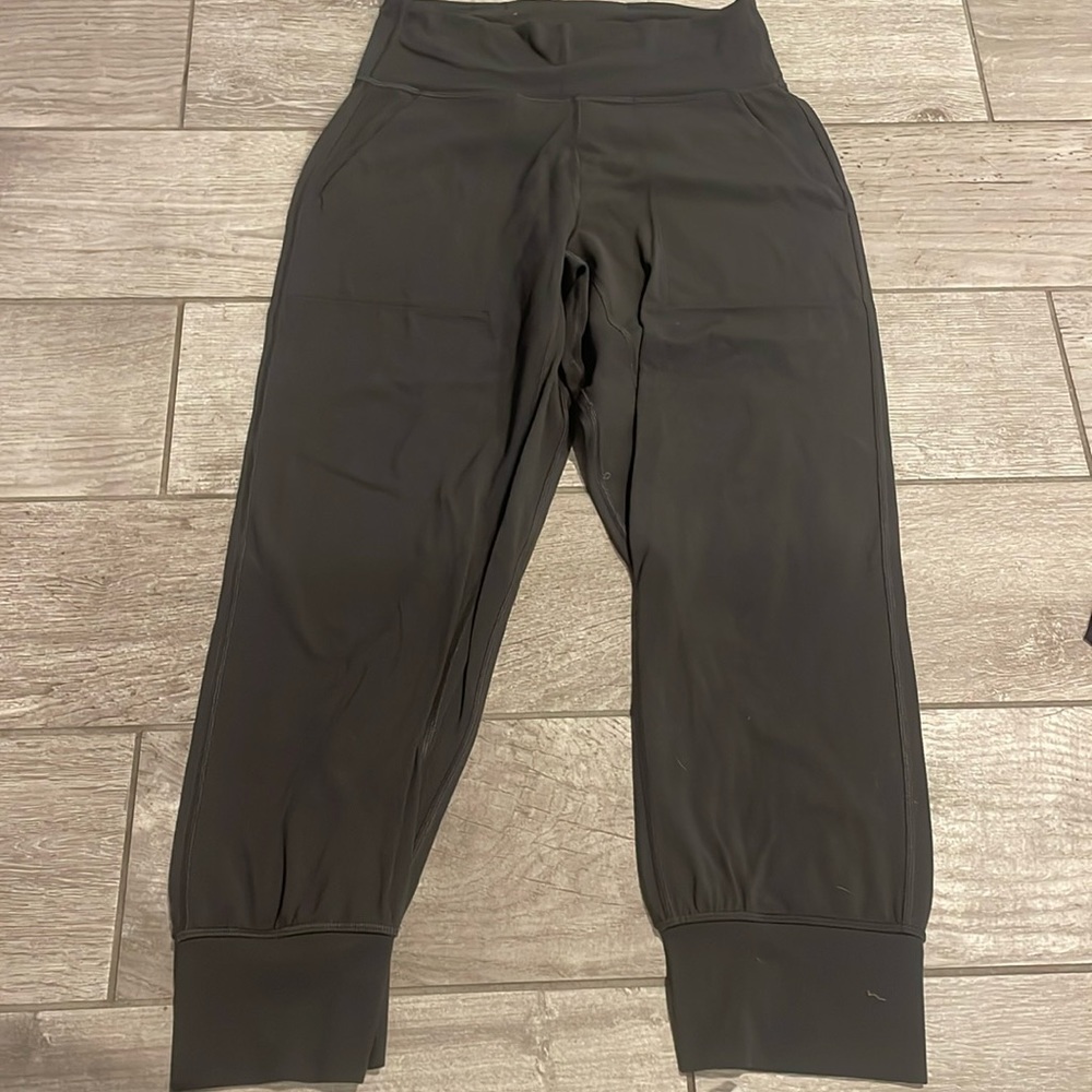 Lululemon size 4 align crop jogger dark gray